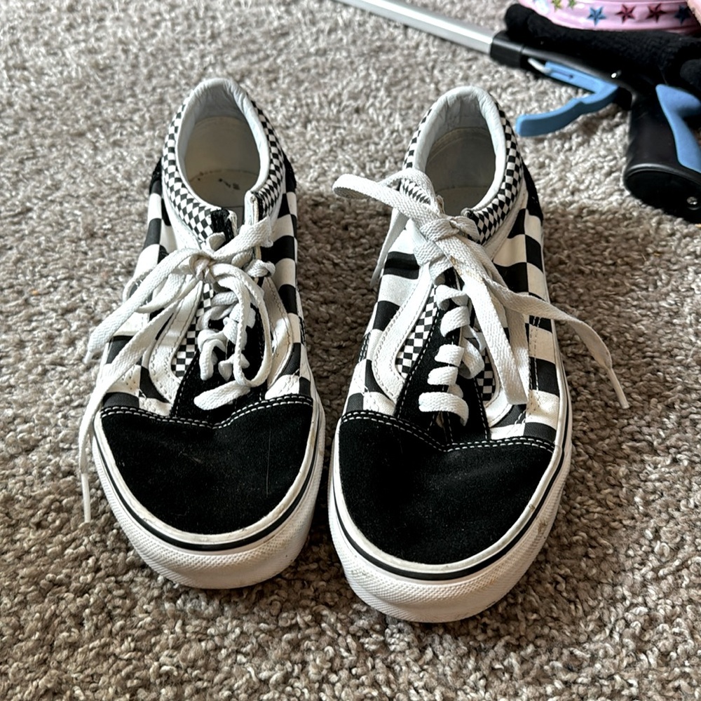 Black and white checkered vans women’s 8